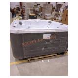 Luxury Spas 5 Seater Jet Hot tub DAMAGED
