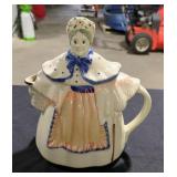 Vintage Shawnee pottery, granny ann teapot 1940