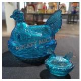 LE Smith Blue Hen on Nest + Mini Hen on Nest