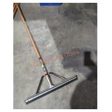 1 quickie 24" floor squeegee