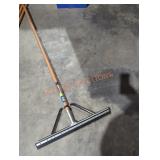 1 quickie 24" floor squeegee