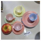 Vintage Hazel Atlas Mini Tea Set (missing pieces) Vintage Hazel Atlas Mini Tea Set (missing pieces)