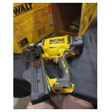 DeWalt 20v 21ï¿½ plastic framing nailer