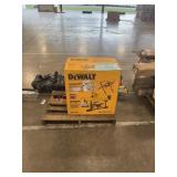 De-Walt 8-1/2� (210 MM) compact job site table De-Walt 8-1/2� (210 MM) compact job site table