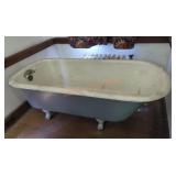 Vintage Claw Foot Bathtub Vintage Claw Foot Bathtub