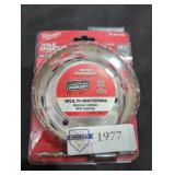 Milwaukee hole saw with arbor