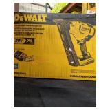 DeWalt 20V 15Ga Angled Finish Nailer Kit