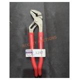 Milwaukee 10" Smooth Jaw Pliers Milwaukee 10" Smooth Jaw Pliers