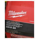Milwaukee 6 Gallon Wet/Dry Vacuum Milwaukee 6 Gallon Wet/Dry Vacuum