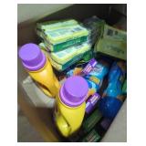 Box lot sponges and laundry items Box lot sponges and laundry items
