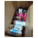 Box lot of miscellaneous hair products Box lot of miscellaneous hair products