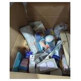 Box lot of miscellaneous items Box lot of miscellaneous items