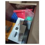 Box lot kitchen items Box lot kitchen items