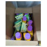 Box lot of laundry detergent and sponges Box lot of laundry detergent and sponges