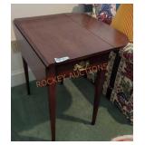 15"W ï¿½ 23"D ï¿½ 26"H Drop Leaf Side Table
