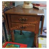 18"W ï¿½ 21"D ï¿½ 25"H Drop Leaf Side Table
