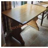 28"W ï¿½ 18"D ï¿½ 19"H Wood Table