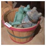 Wooden Basket with Frog Garden Statues