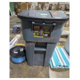 Rubbermaid 50 gallon wheeled garbage can