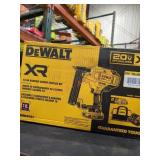 DeWalt 20v 18 Gauge Narrow Crown Stapler Kit