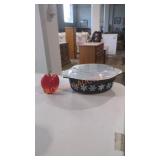Vintage Black w/White Snowflake Pyrex 1-1/2 Qt