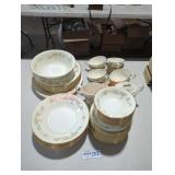 Homer Laughlin Georgian Vintage Dishware Set