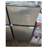 Compact refrigerator