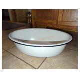 Large Enamel Wash Bucket