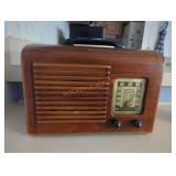 Emerson Wood Table Radio- Model DQ-398