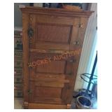 36"W ï¿½ 24"D ï¿½ 65"H White Clad Antique Ice Box