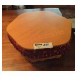 2001 Longaberger Lidded Basket
