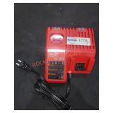 Milwaukee M12 / M18 Charger