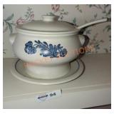 Pfaltzgraff Yorktowne Soup Tureen w Lid & Ladle