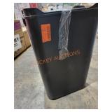 Rubbermaid 12.2 Gallon Trashcan