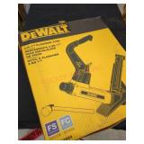 DeWalt 2n1 Flooring Tool
