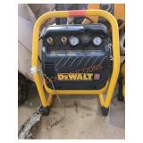 DeWalt 2.6gal 200PSI Compressor