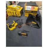 DeWalt 1/4" Sheet Palm Grip Sander