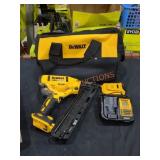 DeWalt 15GA Angled Finish Nailer Kit