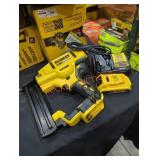 DeWalt 20v 18 ga narrow crown stapler kit