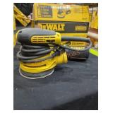 DeWalt 5" variable speed hook& loop orbit sander