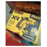 DeWalt 20v 9 ga fencing stapler kit