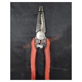 Milwaukee 9" 7-in-1  Combo Pliers.