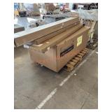 Bathtub, Queen Bed, Bi-Fold Doors