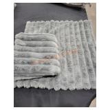 2 Throw Plliow Cases