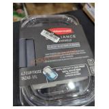 Rubbermaid plastic container