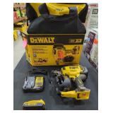 DeWalt 20v 15ï¿½ Coil Roofing Nailer Kit  (Grade: