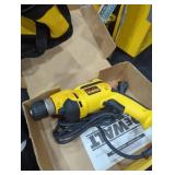 DeWalt 3/8" keyless chuck drill kit