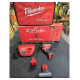 Milwaukee M12 3/8" Stubby Impact Wrench Kit