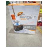 Strain Reducing Snow Shovel