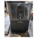 Electactic Ice Maker